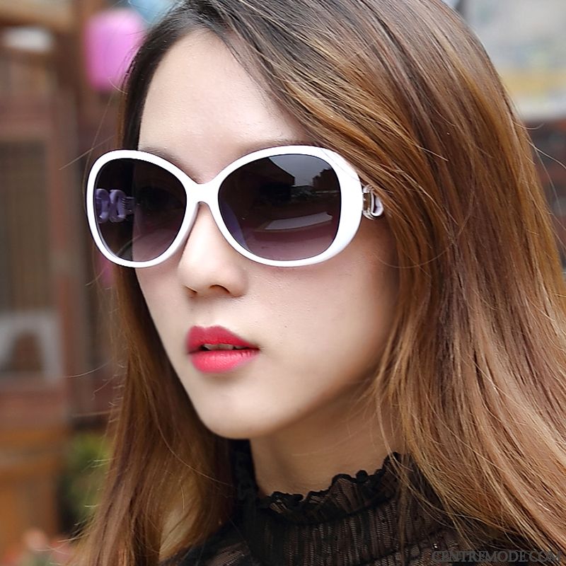 Lunettes De Soleil Femme Rétro Personnalité Le Nouveau Tir De Rue Tendance Visage Rond Rouge