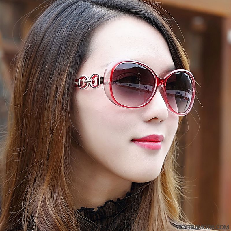 Lunettes De Soleil Femme Rétro Personnalité Le Nouveau Tir De Rue Tendance Visage Rond Rouge